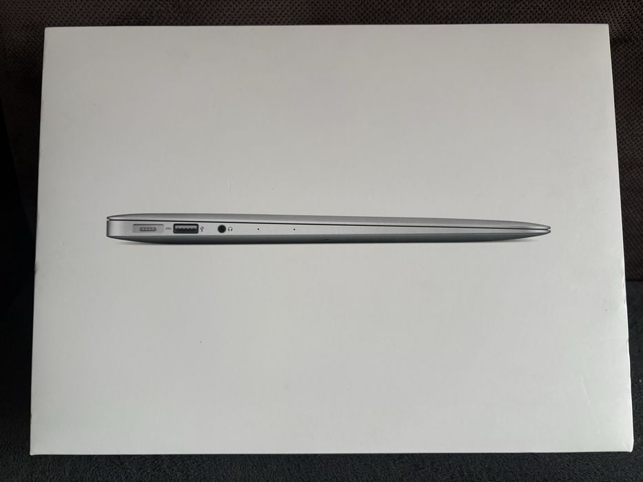 MacBook Air A1466 kupiony w 2019 caly zestaw sprawny
