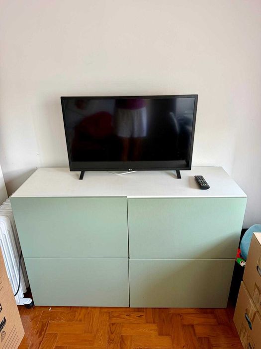 Móvel IKEA com duas portas