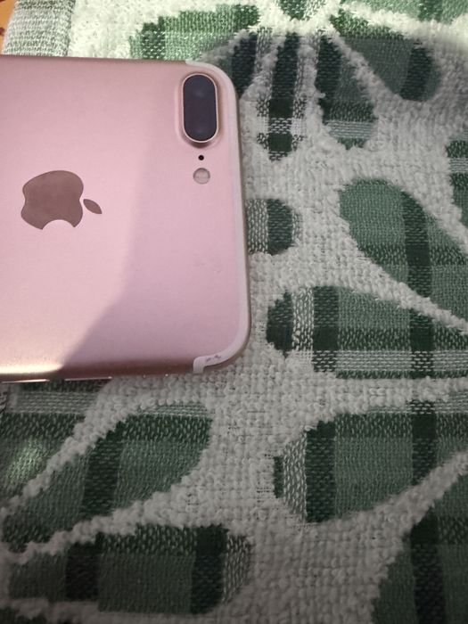 Айфон 7+ в ідеальному стані