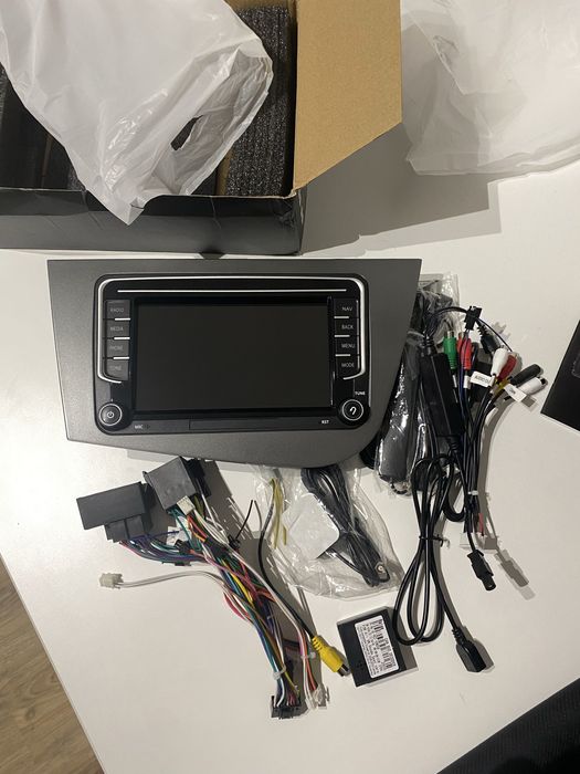 Radio CarPlay 4GB + ramka leon 2