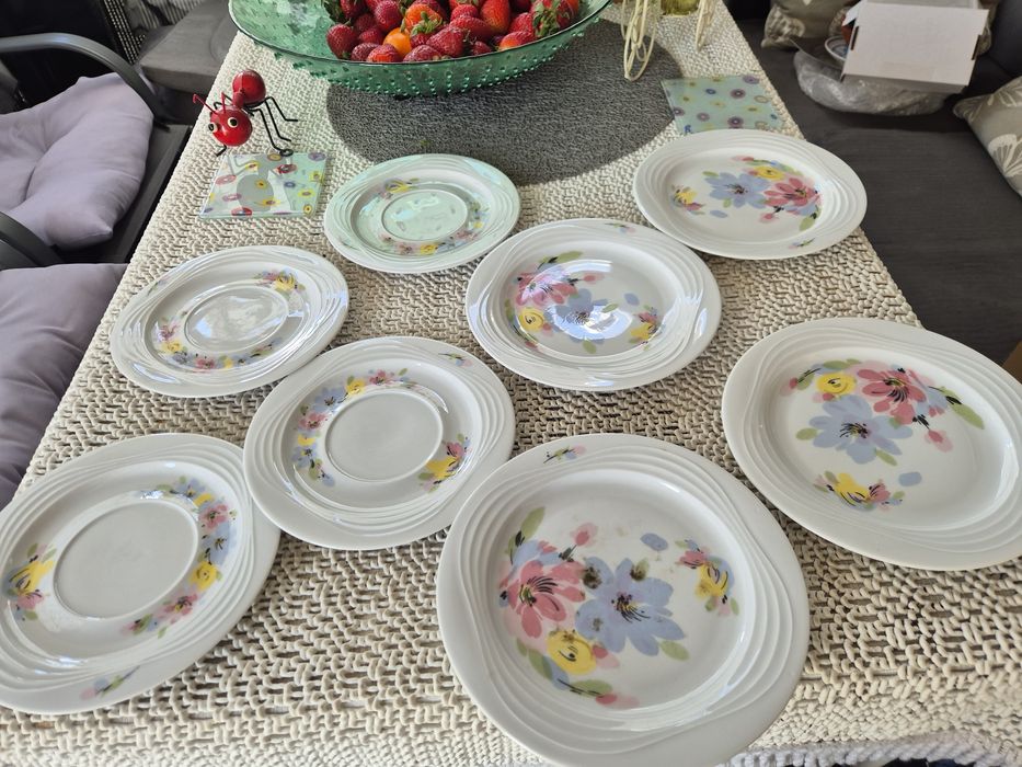 Talerzyki porcelana 8 szt cena za całość