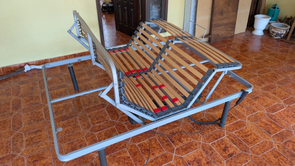 Cama articulada elétrica usada