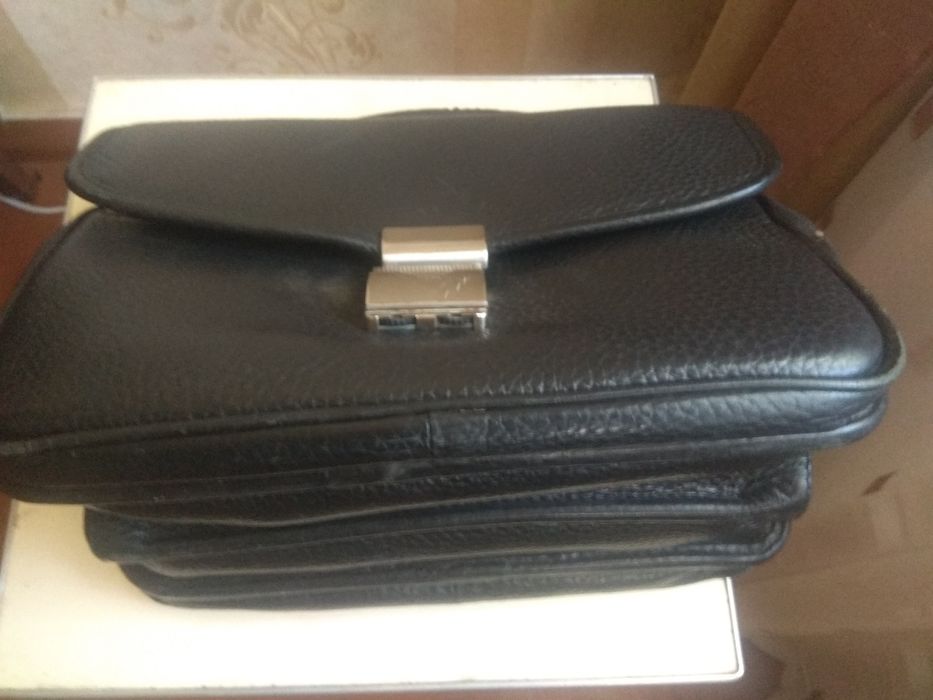 Барсетка с натуральной кожи, черная