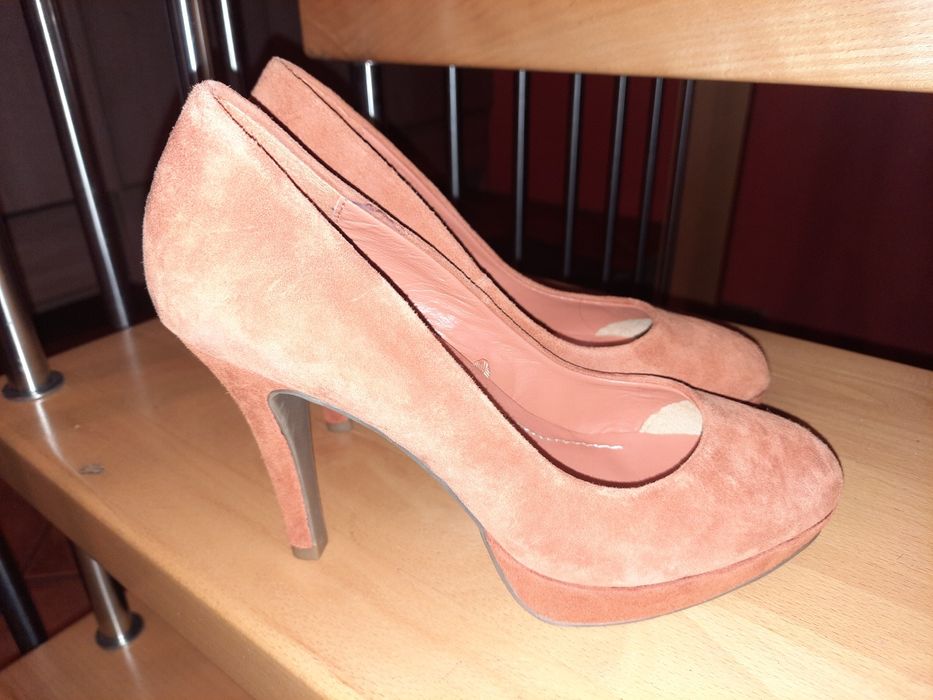 Piękne zamszowe obcasy 5th ave