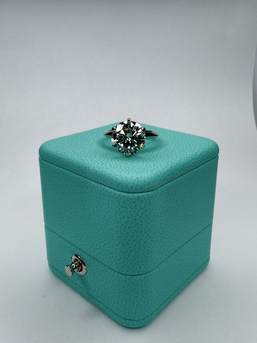 Каблучка в білому золоті з діамантом в стилі Tiffany Settings