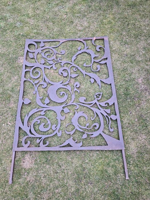 Pergola na balkon kratka ażurowa ozdoba drewniana  ścianka wycinana