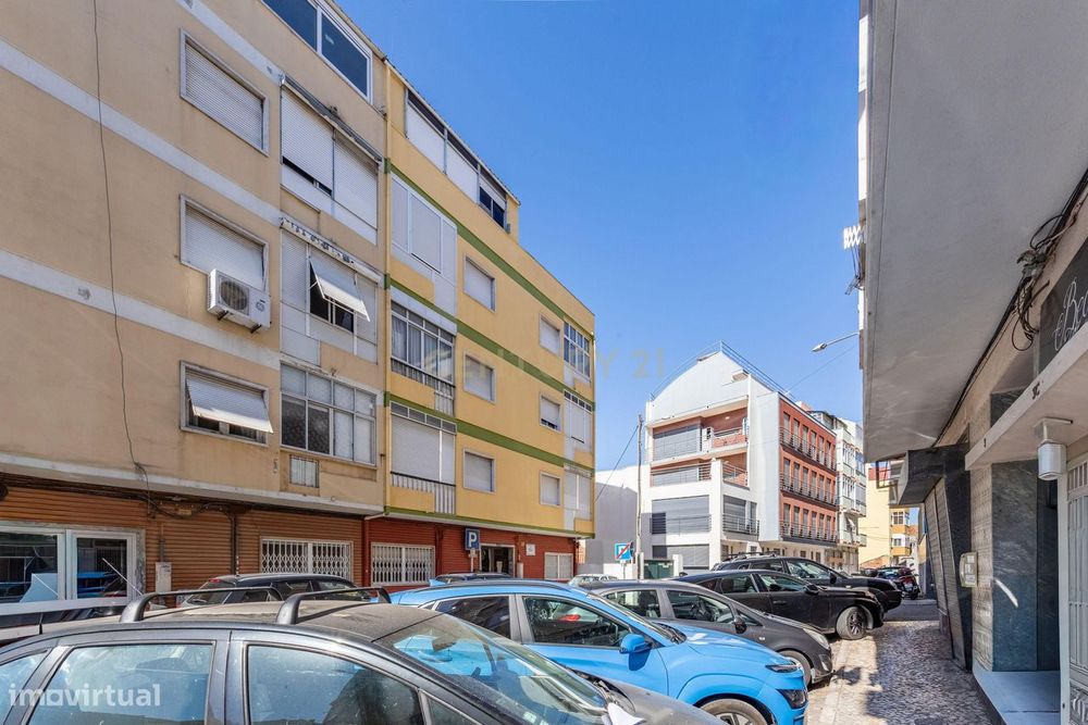 Apartamento T2 em Sacavém