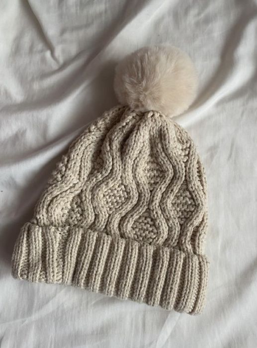 Zimowa czapka z pomponem next kremowa zlote nici NEXT