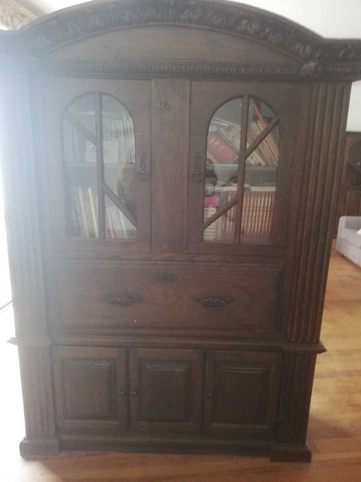 Móvel antigo em bom estado