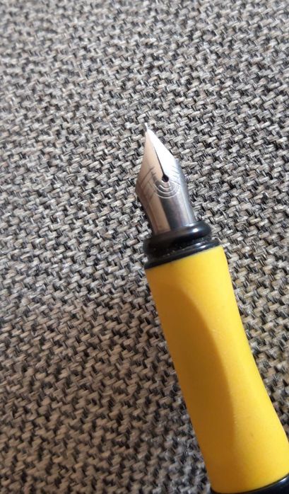 Caneta de tinta permanente "SCHEINDER"