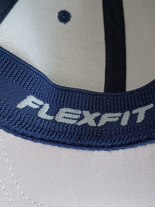 Czapka z daszkiem granatowa Flexfit