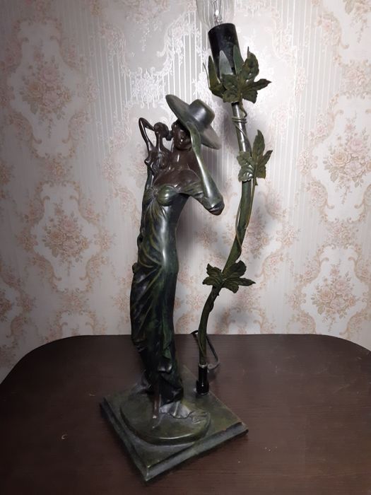 Светильник настольный