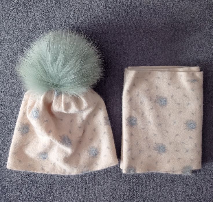 Komplet: czapka i szalik.