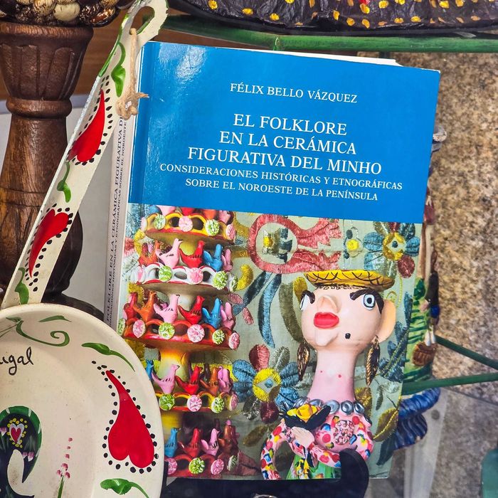 Livro “El Folklore en la Cerámica Figurativa del Minho” — Félix Bello Vázquez