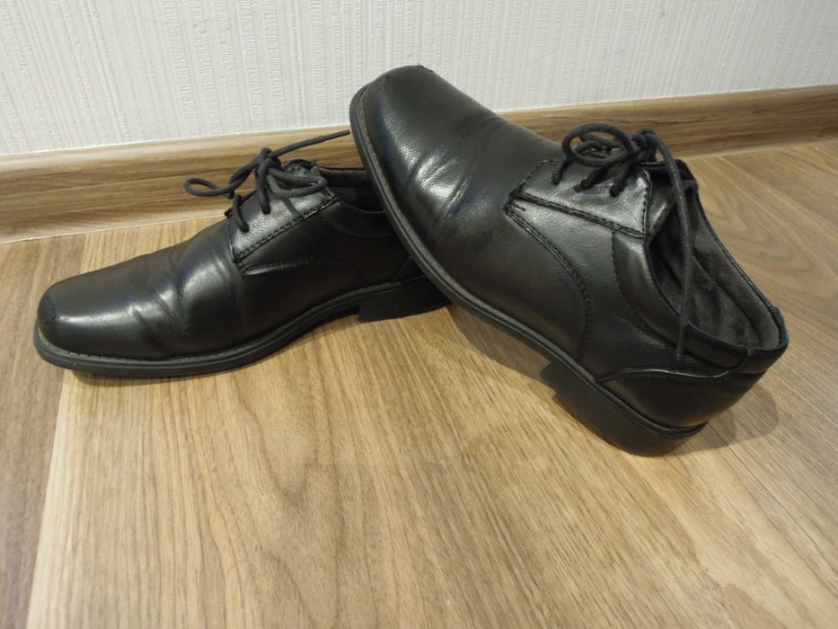 Vapiano-Eleganckie BUTY do garnituru 35