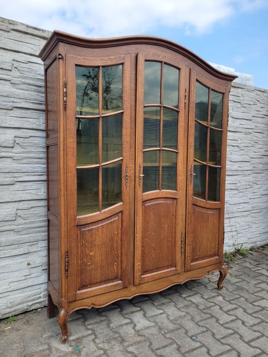 Elegancka dębowa witrynka Ludwikowska.