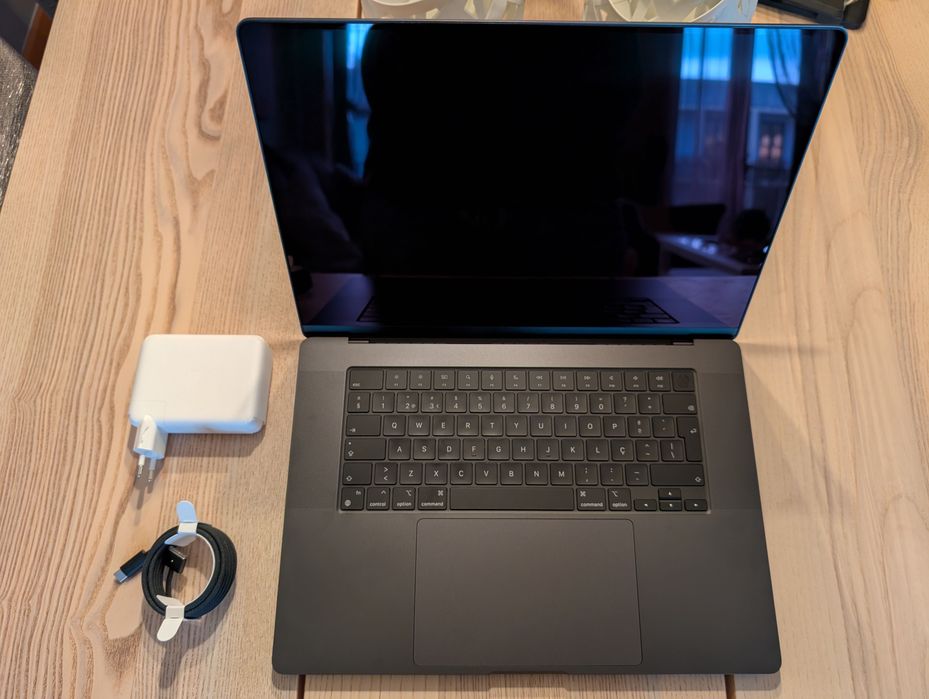 MacBook Pro 16" M4 Max - 36GB RAM / 1TB SSD (COMO NOVO)