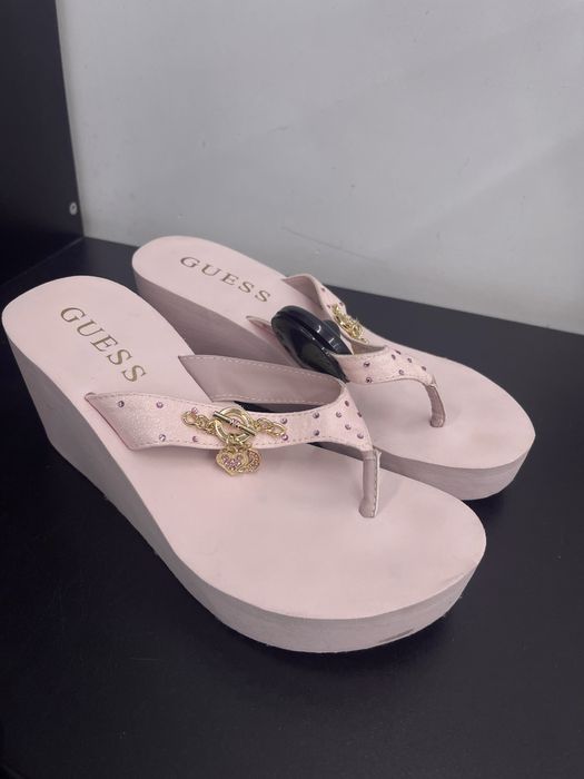 Стильні в'єтнамки GUESS Serina Charm Wedge 38,5 / 39 р