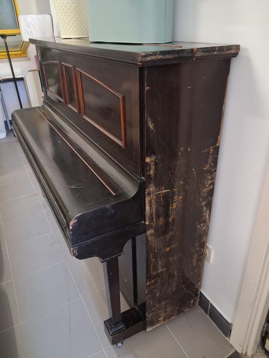 Piano vertical Lestel