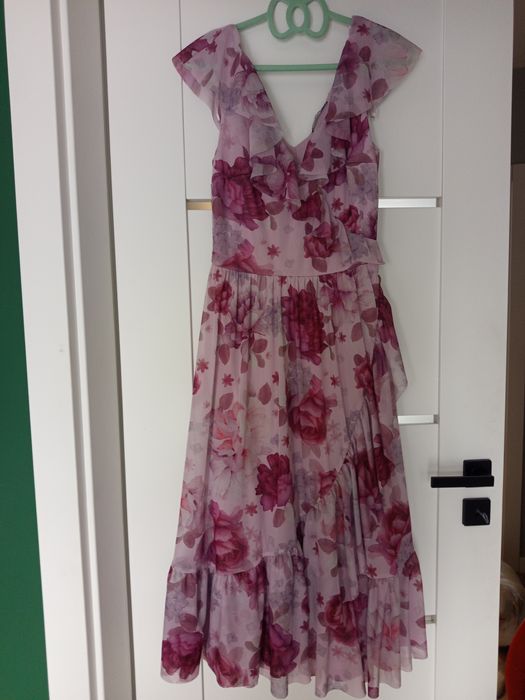 Piękna nowa sukienka Mohito