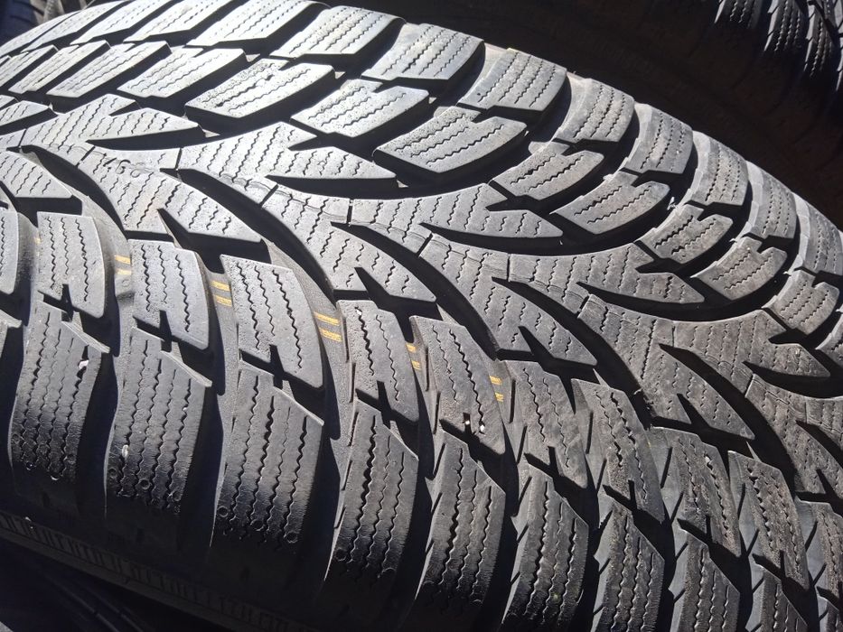 Шины резина зима 215.60.16 Nokian,21p, 6mm.