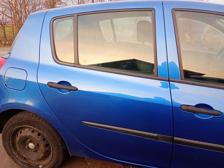 RENAULT CLIO III TEI45 5d drzwi prawe tylne prawy tył