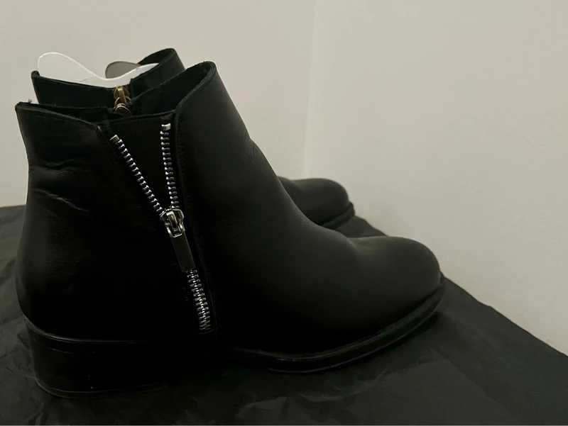 Bota em pele com tacão de 30mm