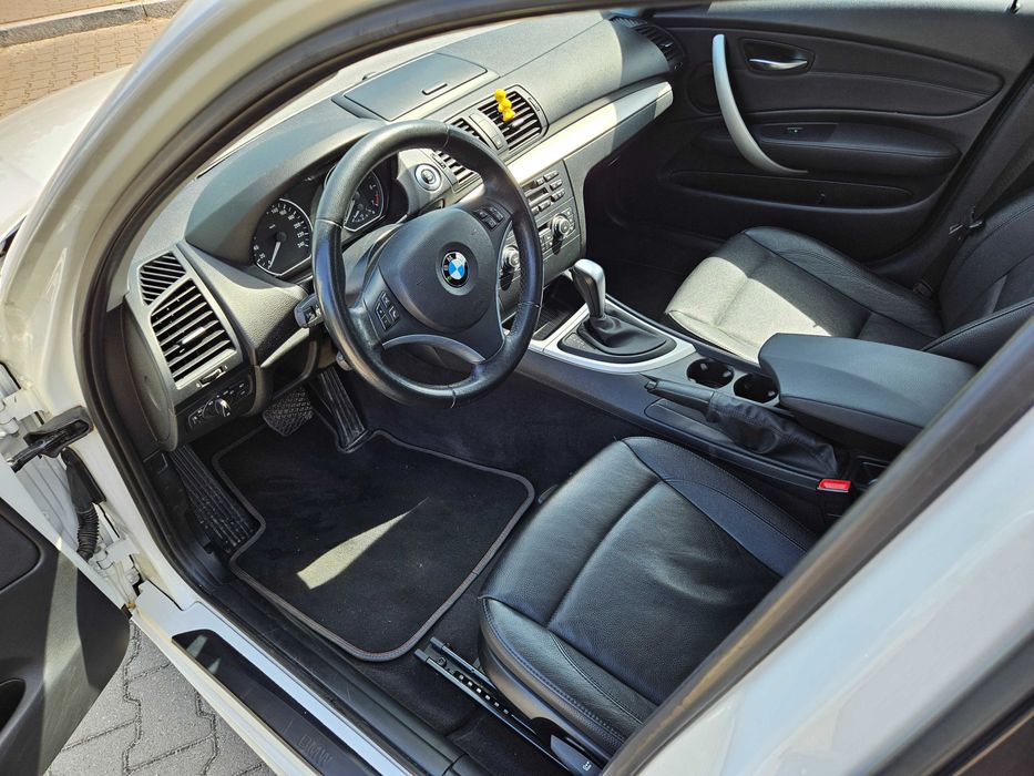 BMW seria 1  E87 2011r 2.0 benzyna