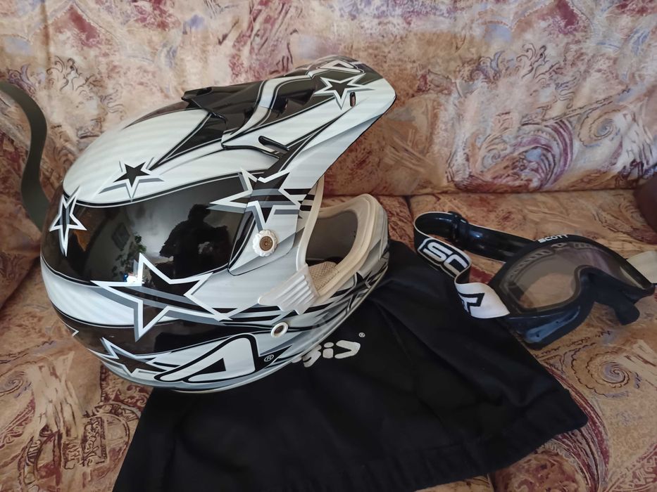 Capacete com oculos seminovo