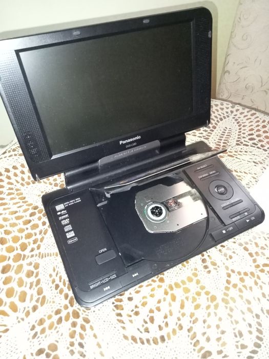 Panasonic DVD-LS83,екран 8'5",як новий