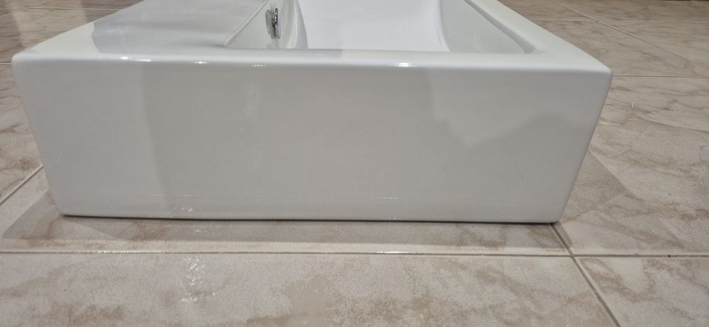 Lavatório suspenso/encastre para WC