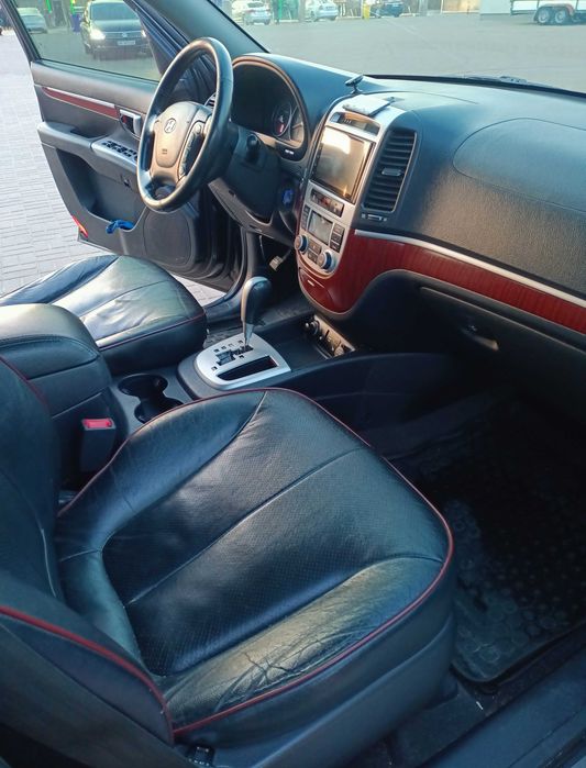 Hyundai Santa Fe -  9000 $