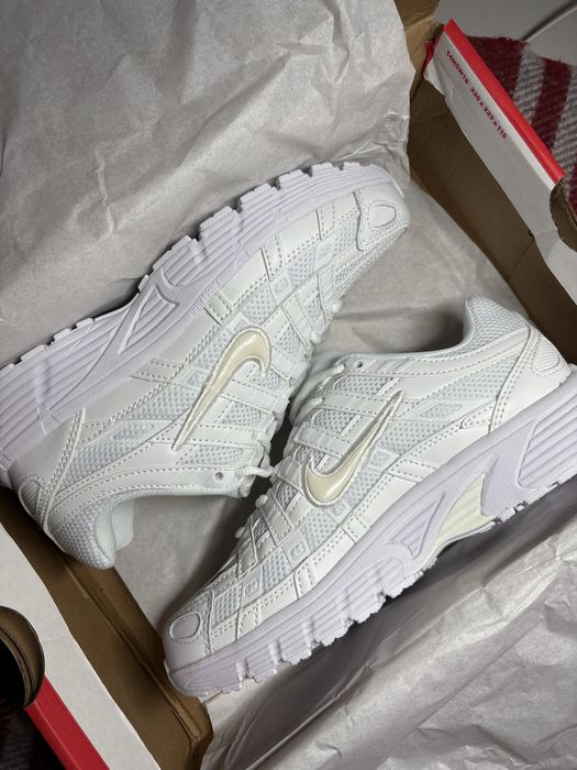 Жіночі кросівки Nike p-6000