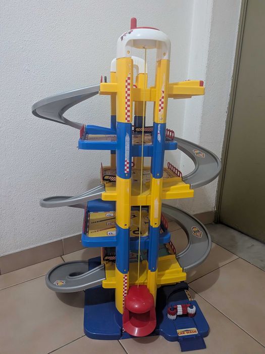 Pista/garagem de carros