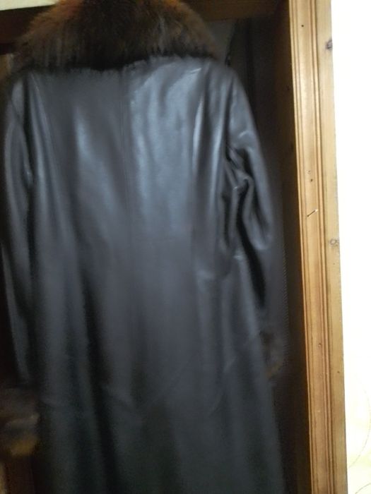 Продам кожаное пальто