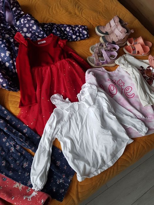 Ubrania dla dziewczynki 104.