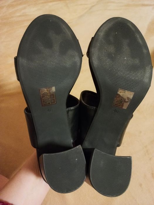 Босоножки жіночі