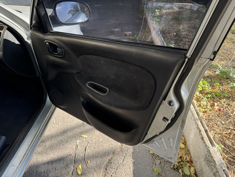Автомобіль Daewoo Lanos