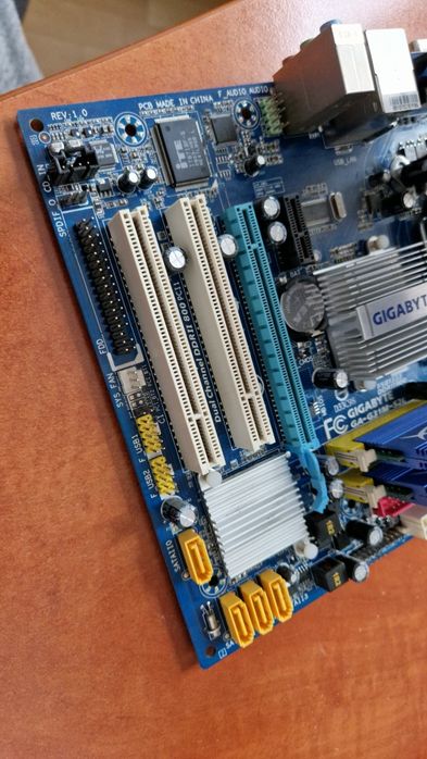 Gigabyte GA-G31M-2SL  + Intel Core 2 Quad Q6600 + 4GB  DDR2-800