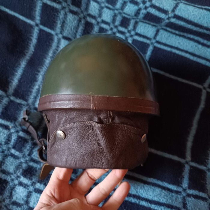 Kask Orzeszek z epoki PRL-u
