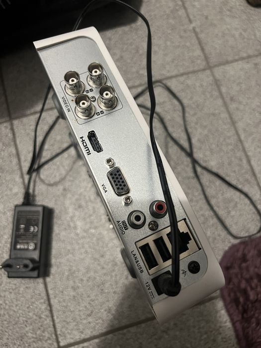 Cały system monitoring, 4 kamery, kable i myszka