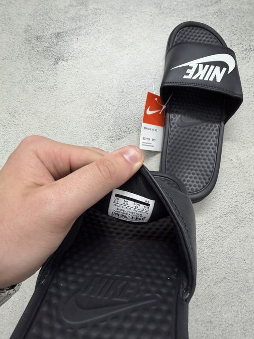 Тапки Nike Swoosh