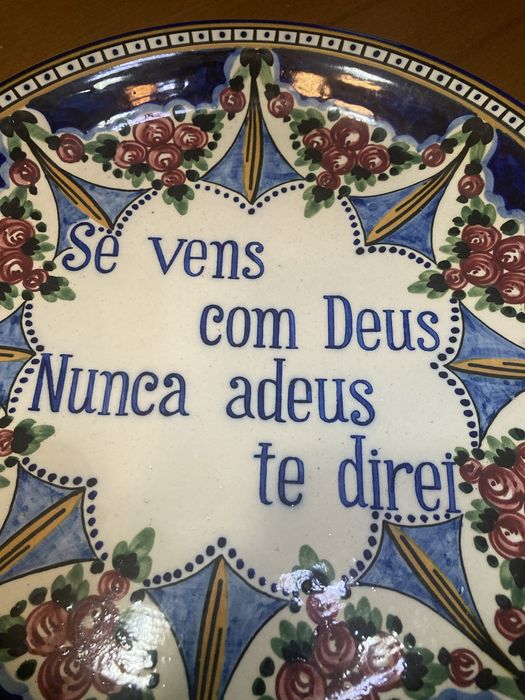 Pratão falante em faiança da Fábrica da Corticeira