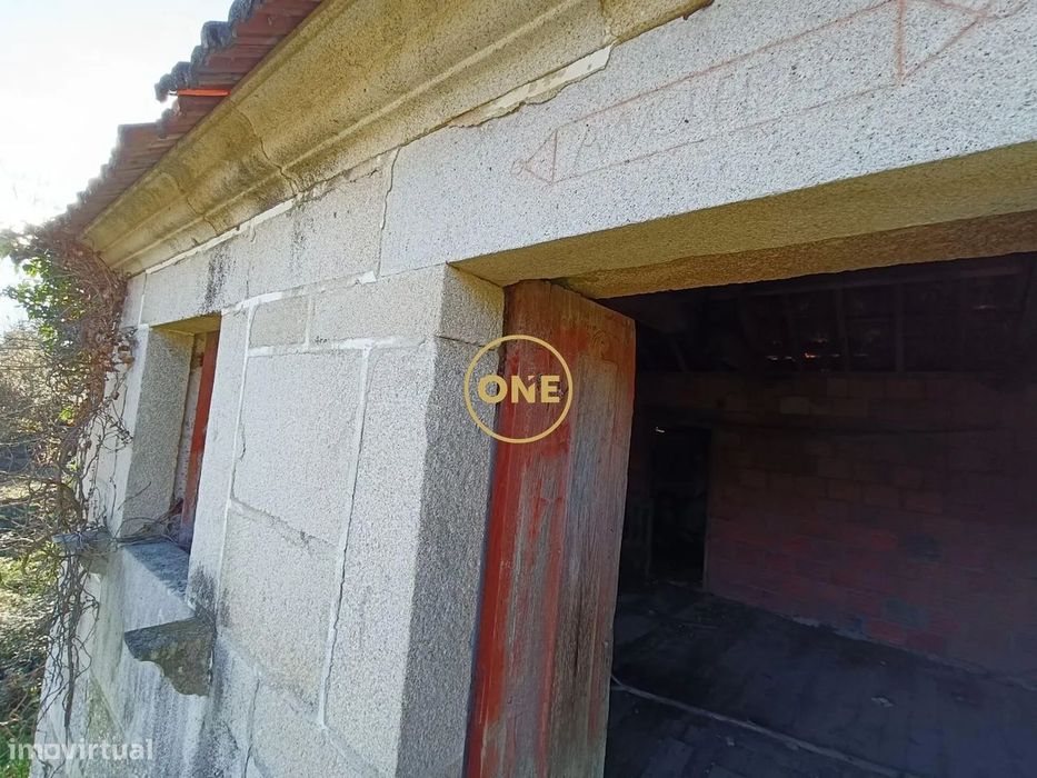 Ruina para reconstrução em Passô, Vila Verde