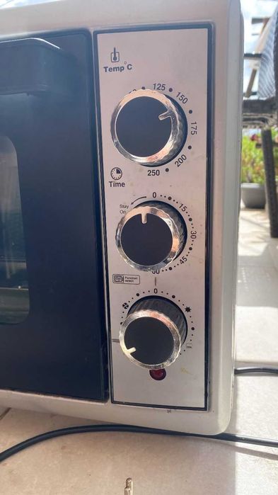 Forno elétrico em excelente estado, usado somente uma vez.