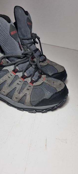 Merrell 42.          .