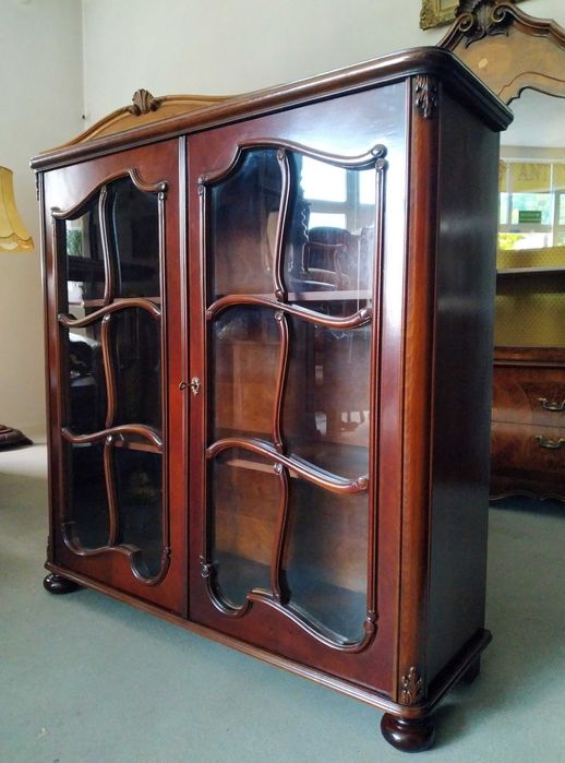 Stylowa witrynka biblioteczka barek