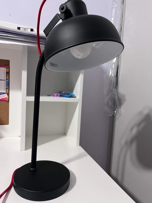 Lampka biurkowa .