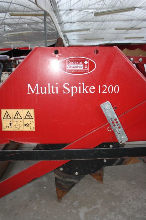 Alfaia de Facas MULTISPIKE para relvados desportivos