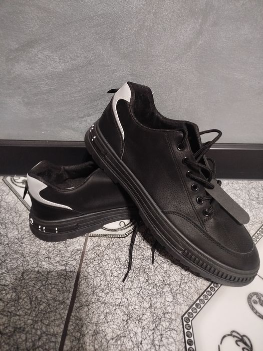 Чоловічі кросівки